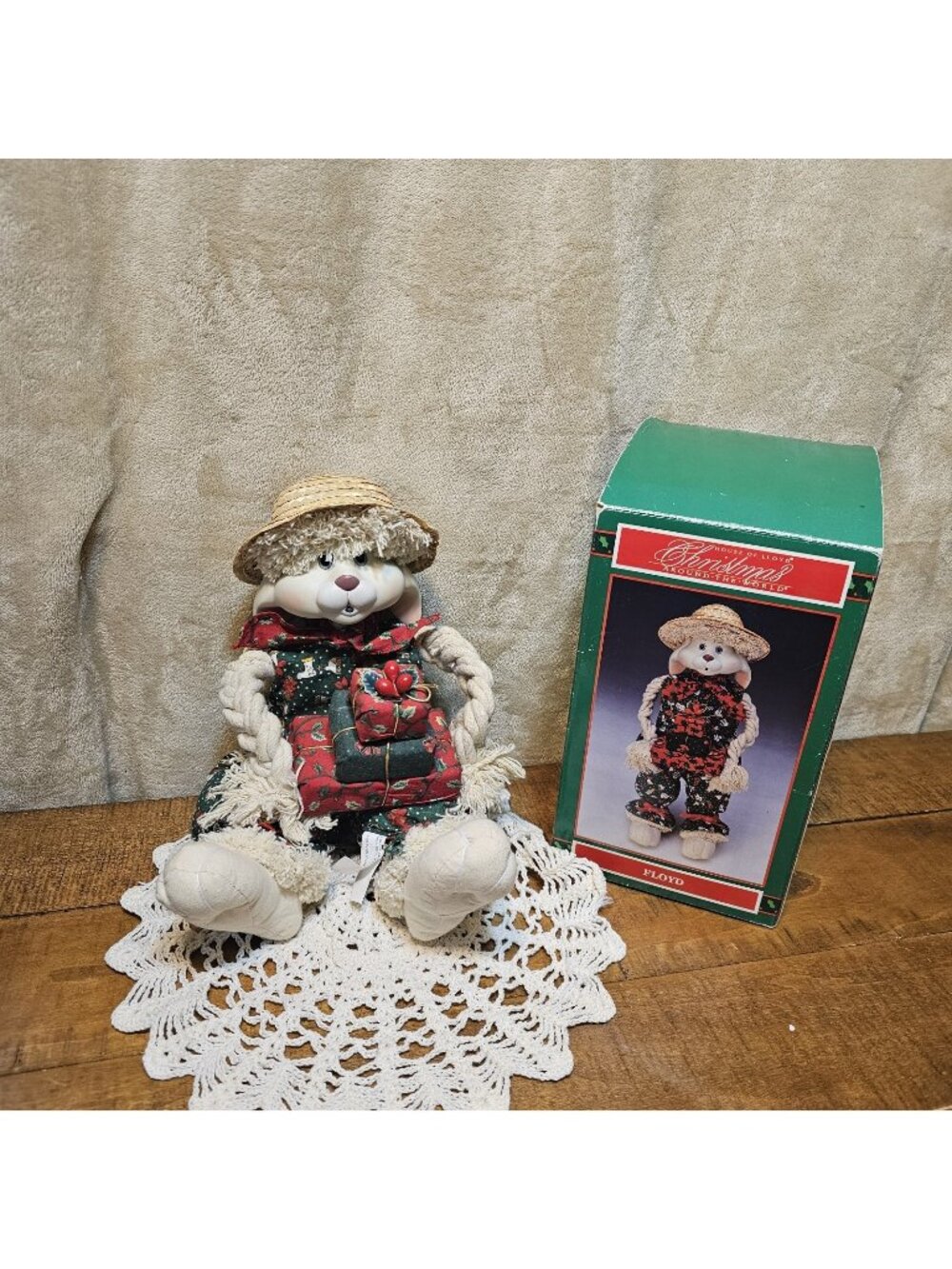 HOUSE OF LLOYD Christmas Around The World Floyd Bunny Rabbit VTG w/ box 1994